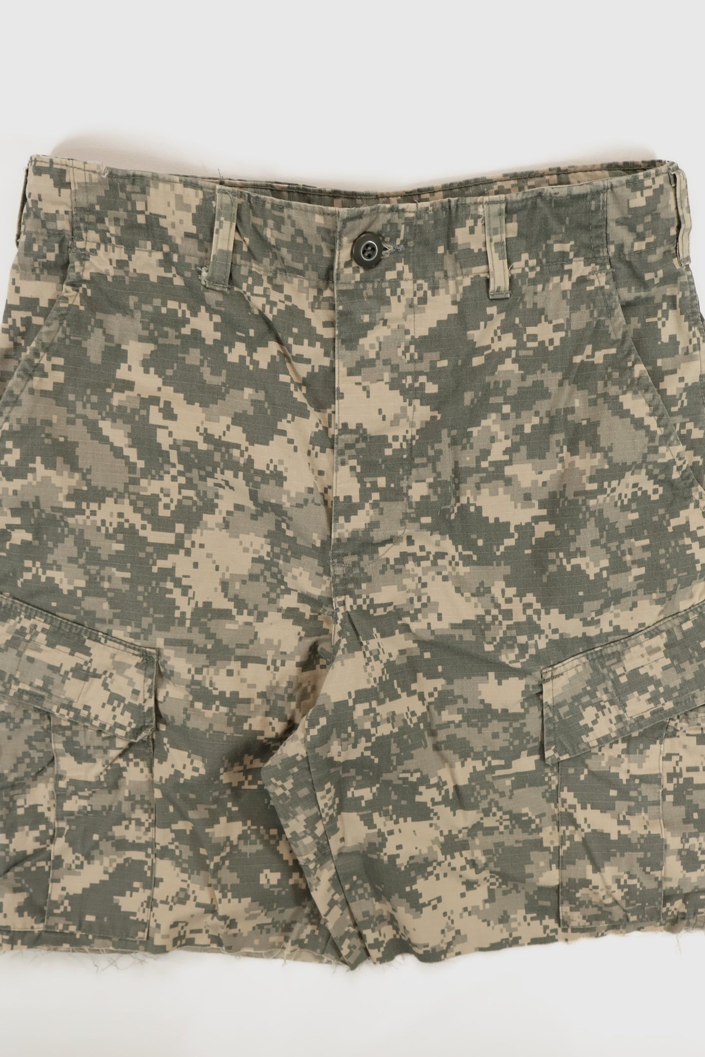 Vintage Cutoff Camo Cargo Shorts 04 Image 1