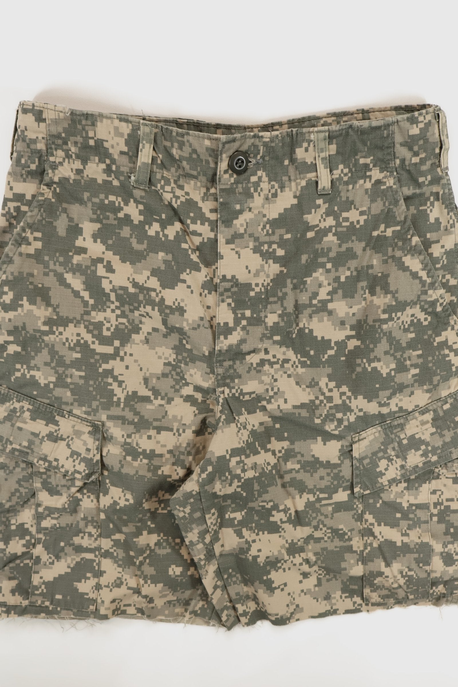 Vintage Cutoff Camo Cargo Shorts 04 Image 1