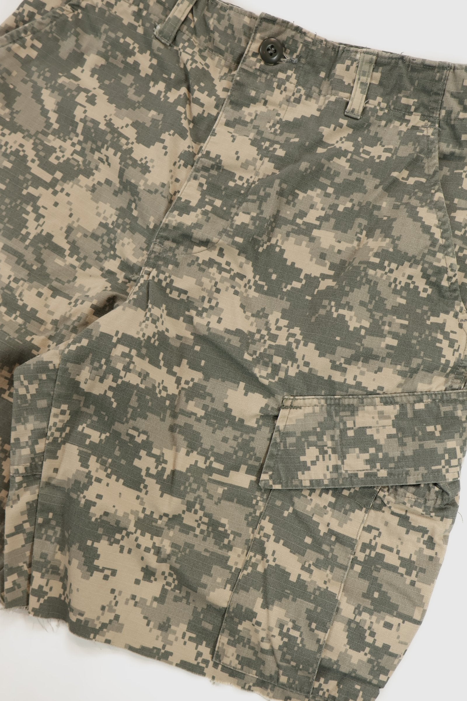 Vintage Cutoff Camo Cargo Shorts 04 Image 2