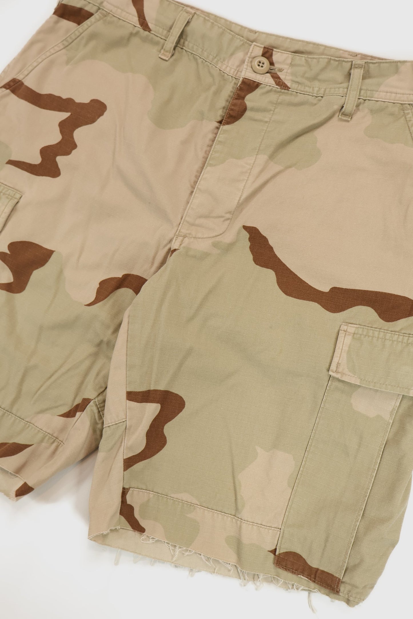 Vintage Cutoff Camo Cargo Shorts 05 Image 2
