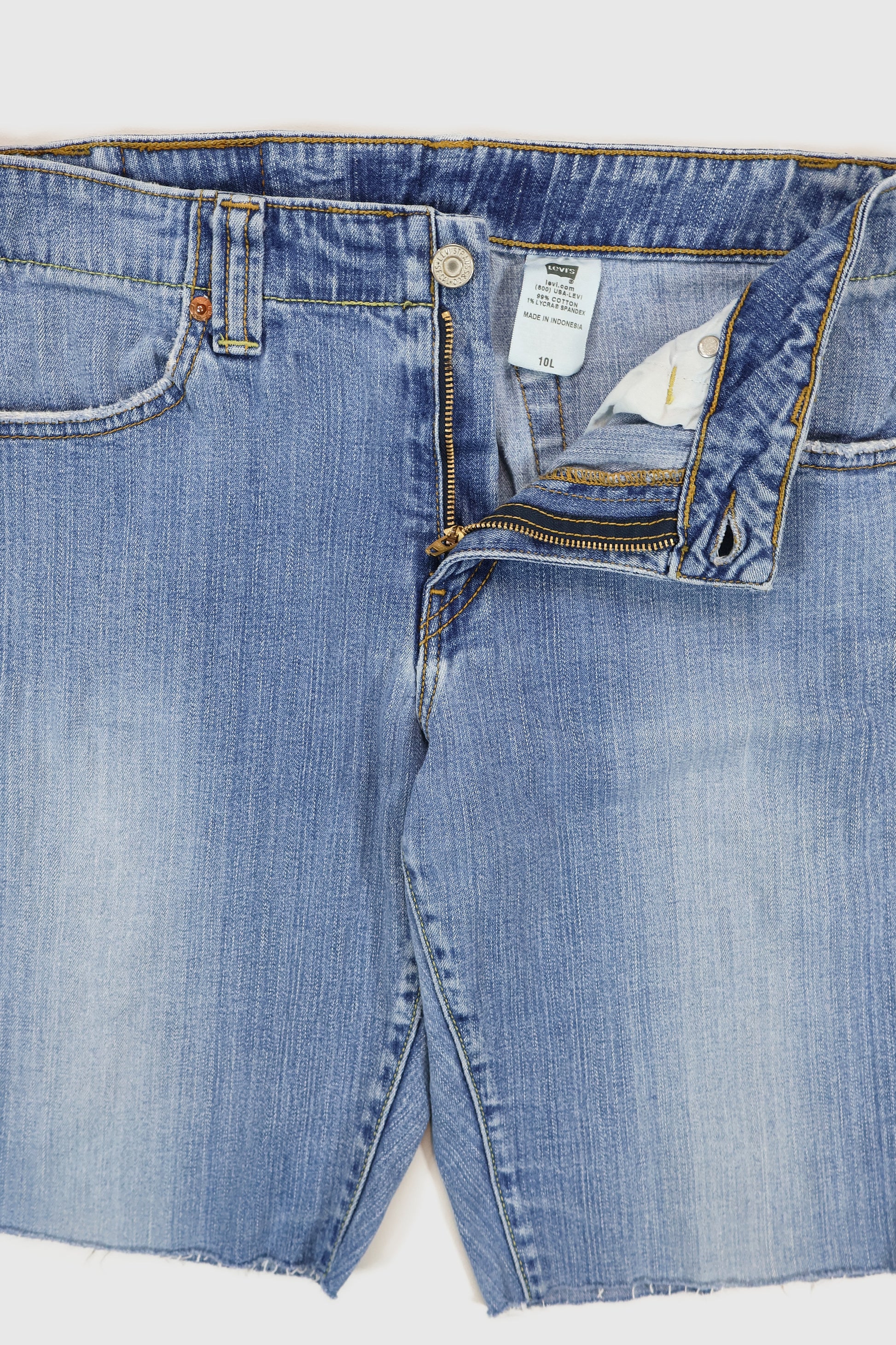 Y2K Levi's Relaxed Fit Jorts Image 3