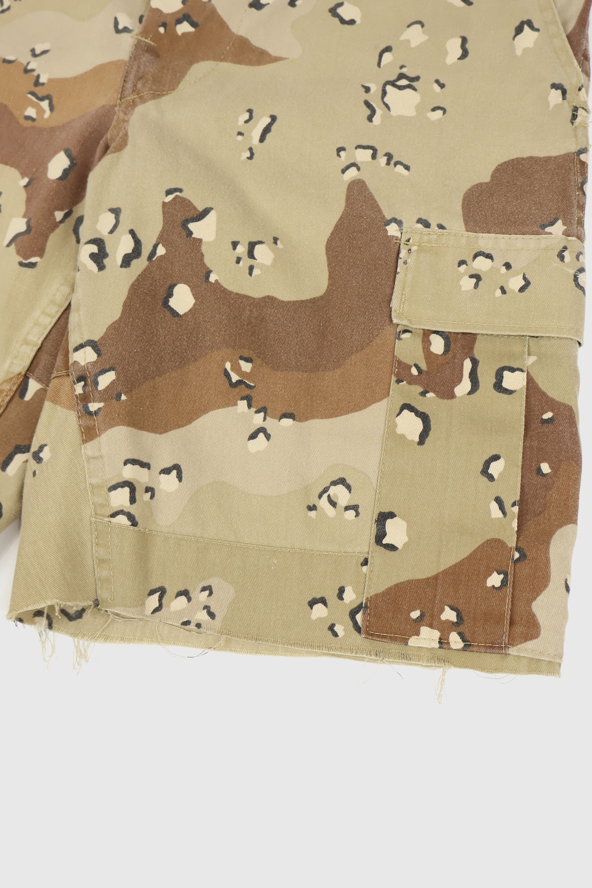 Vintage Camo Cargo Shorts 01 Image 3