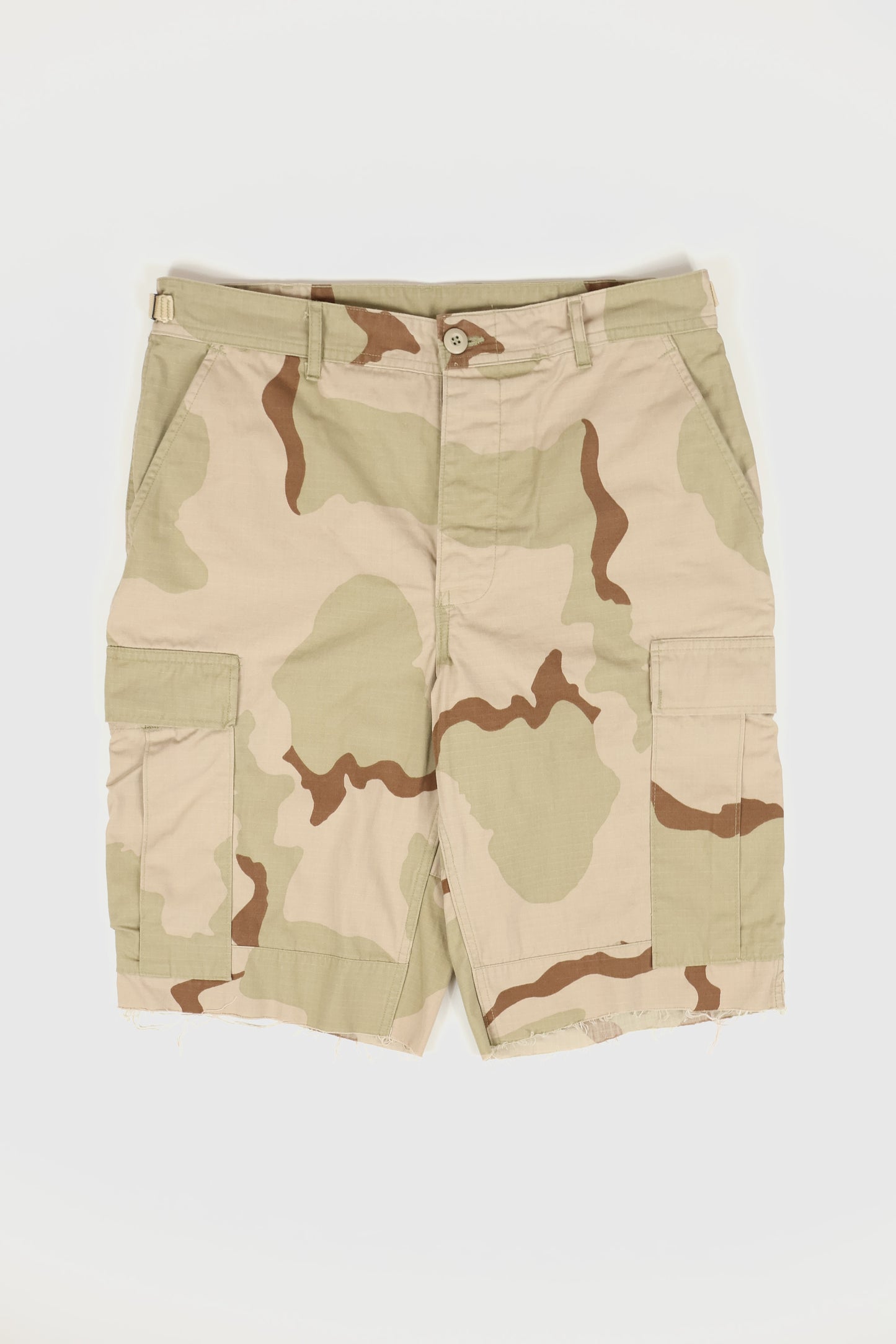 Vintage Camo Cargo Shorts 02 Image 0