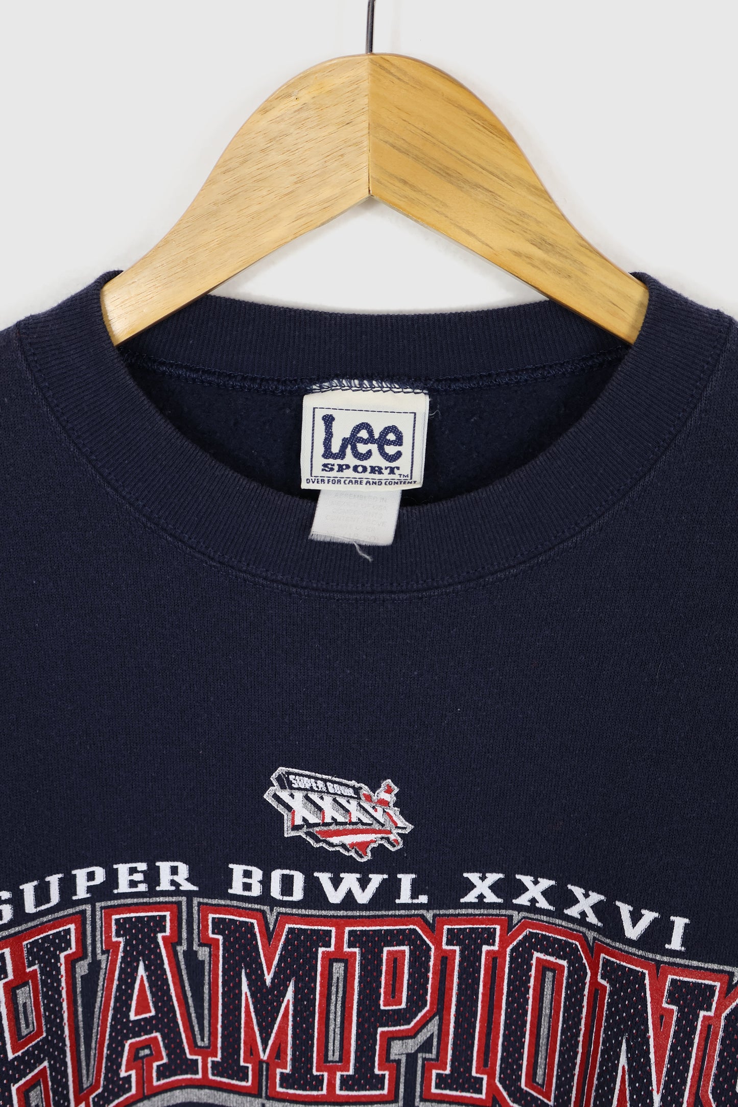 Vintage New England Patiots Super Bowl XXXVI Champions Crewneck